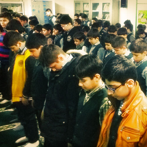 عوامل مؤثر در ترغیب دانش‌آموزان به نماز