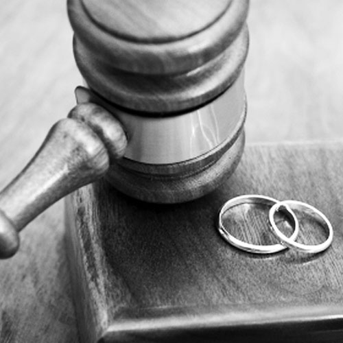 بررسی علل و عوامل موثر در بروز معضل طلاق و پیامد های آن در جامعه
