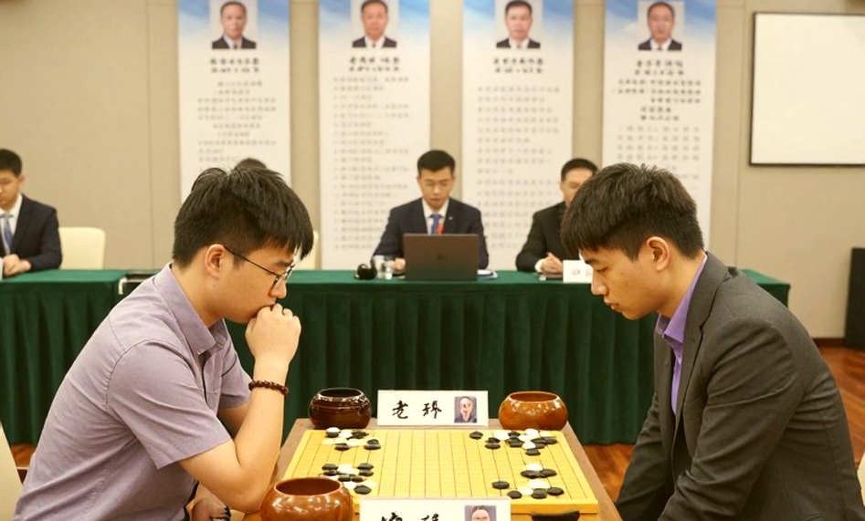 Samarkand, ngày 26 tháng 9: Lời hứa về Carlsen và ván cờ quyền lực của FIDE